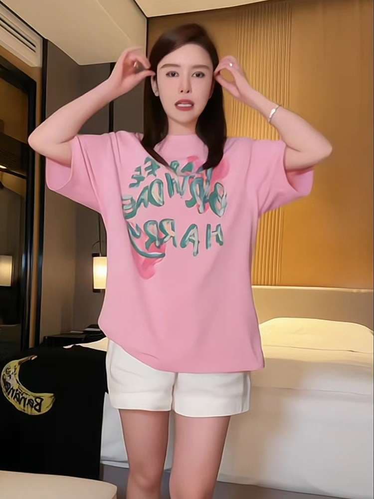 ピンクコーデ ストリートロゴプリント オーバーサイズTシャツ