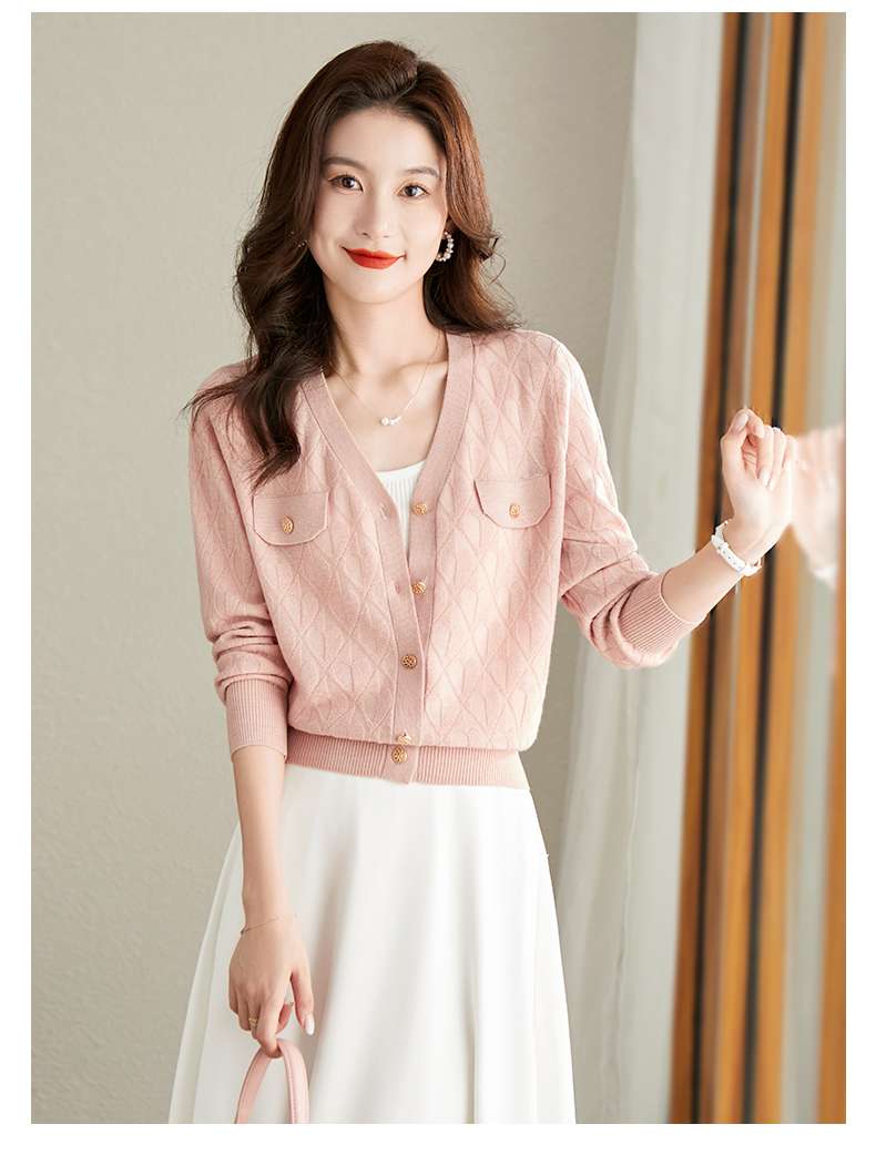 ピンクコーデ 軽やかダイヤ柄フロントボタンカーディガン