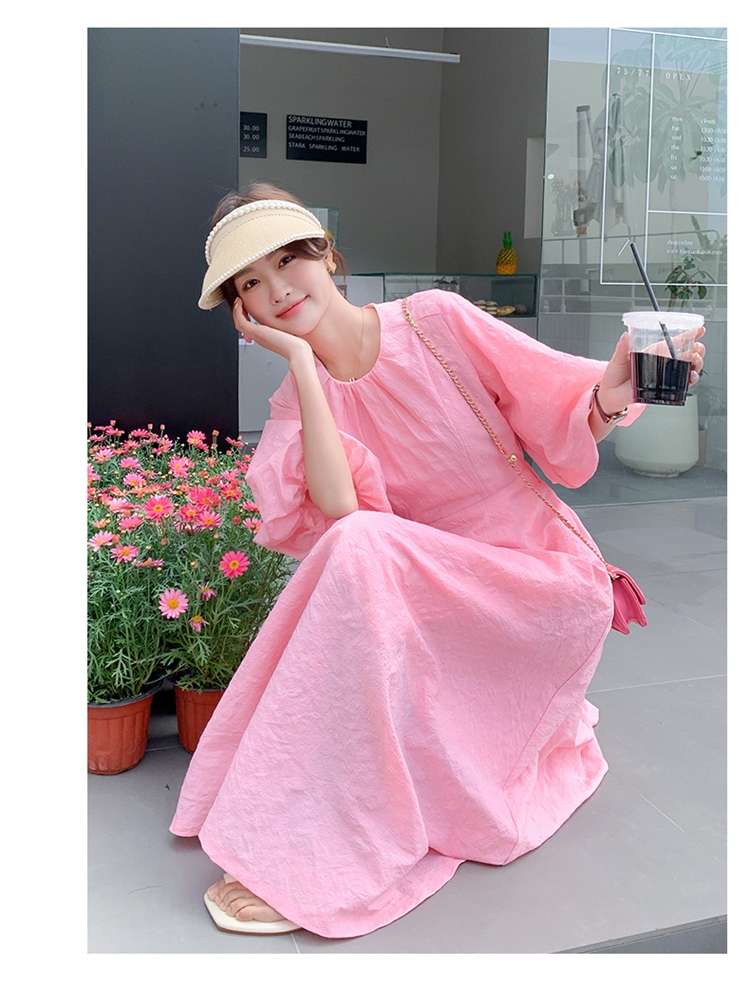 ピンクコーデ ふんわり袖のマキシ丈ワンピース