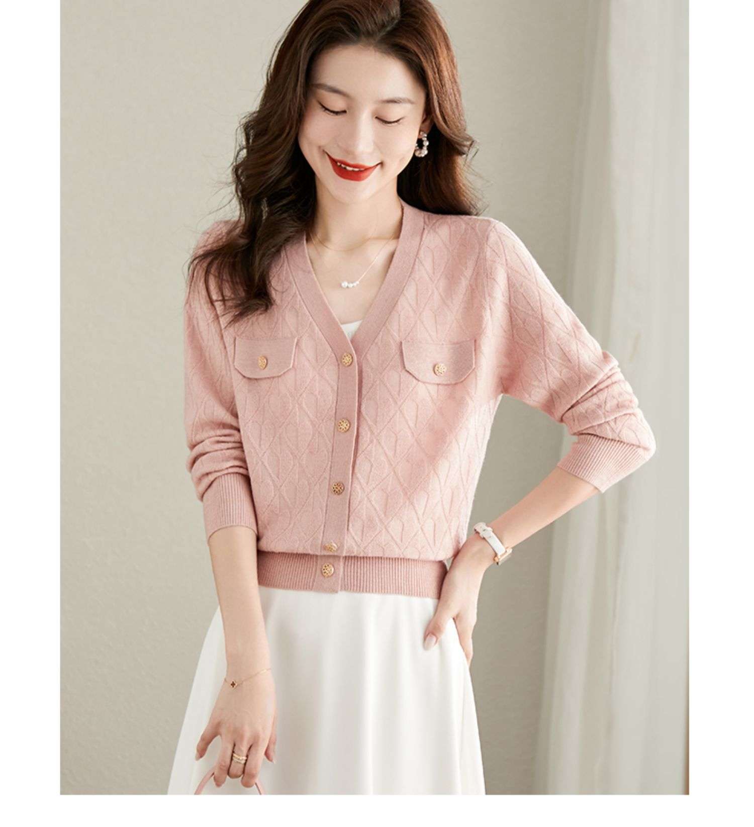 ピンクコーデ 軽やかダイヤ柄フロントボタンカーディガン
