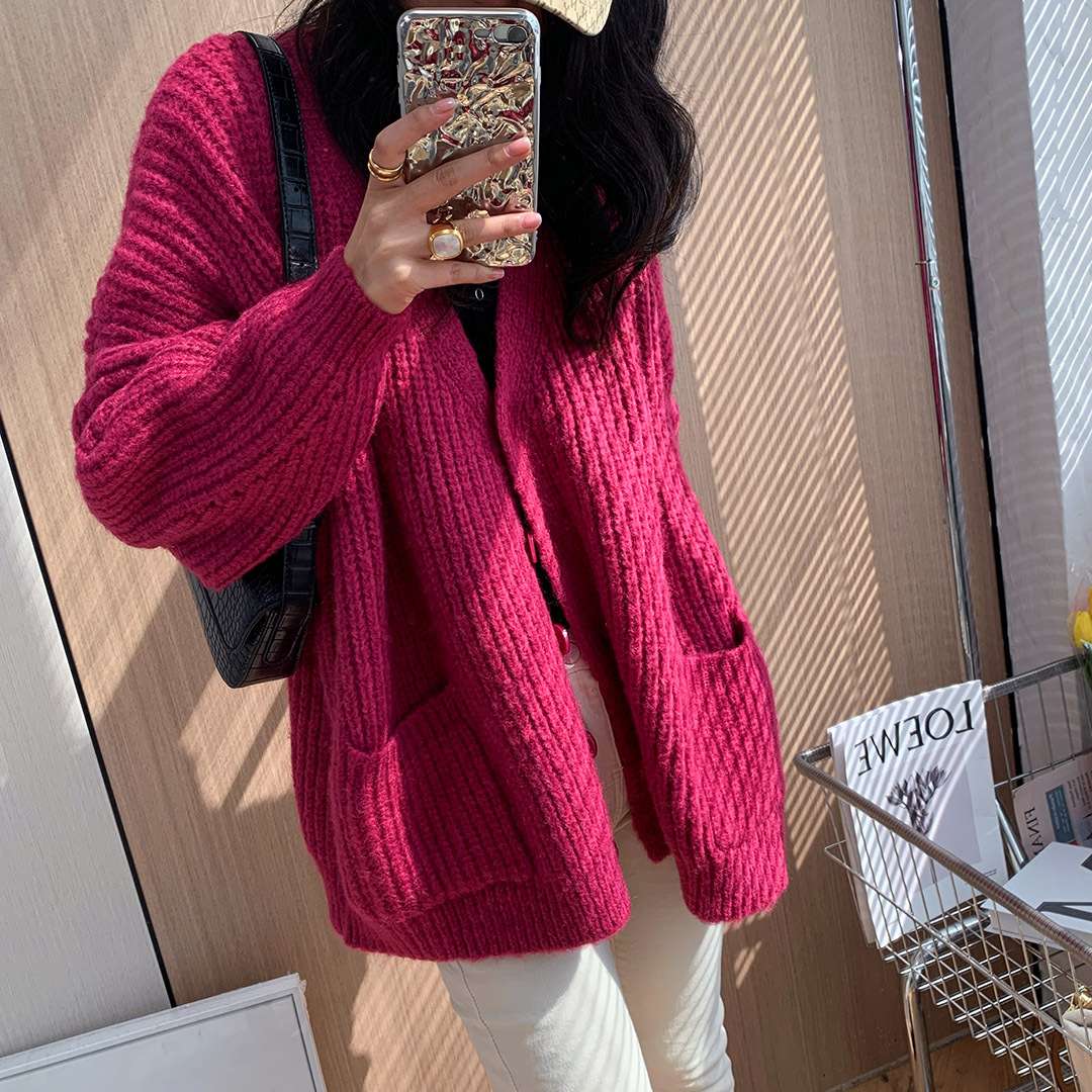 ピンクコーデ ふわもこ オーバーサイズ ビビットピンク ゆったり こなれ感 シンプル 羽織り リブ編み ローゲージニット カーディガン ピンクコーデ