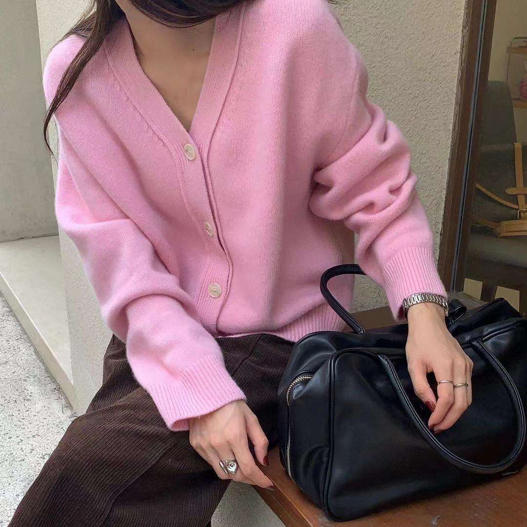 ピンクコーデ ふわもこ ゆるだぼ ゆったり なめらか 着心地 上品 フェミニン カジュアル 着回し ピンクカーディガン ピンクコーデ
