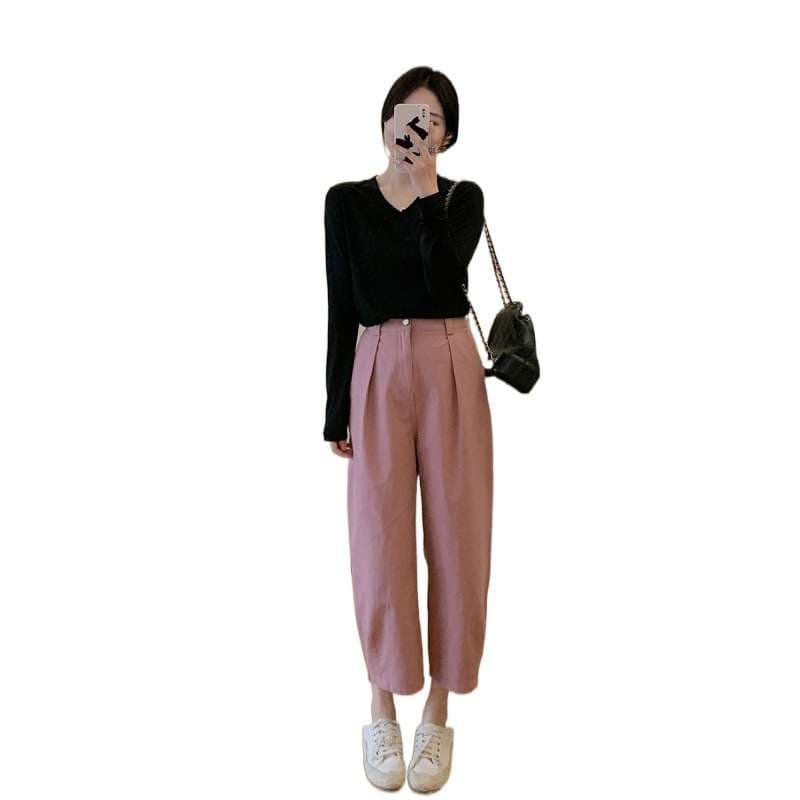 ピンクコーデ ゆったりシルエットのハイウエストピンクパンツ