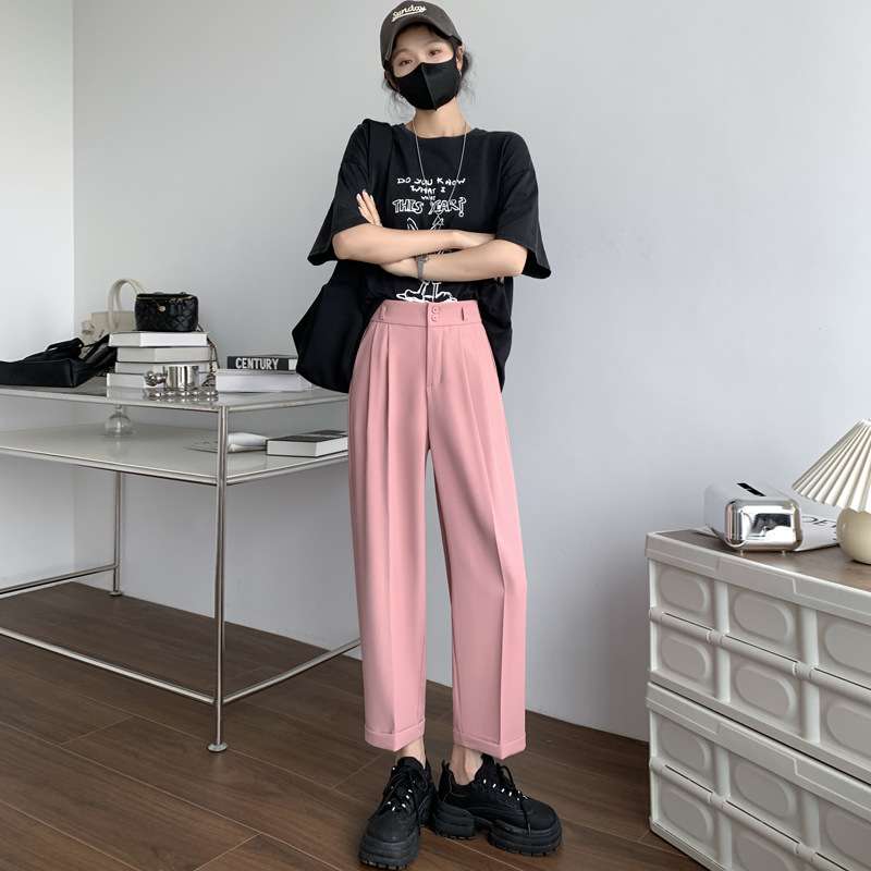 ピンクコーデ ゆったりシルエットのワイドピンクパンツ