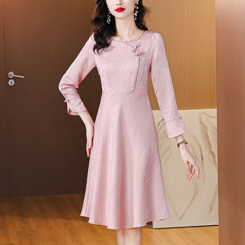 ピンクコーデ 優雅な花飾り 長袖 ピンク ワンピース フォーマル ドレス 上品 エレガント