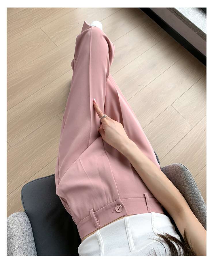 ピンクコーデ サラサラ素材のテーパードピンクパンツ