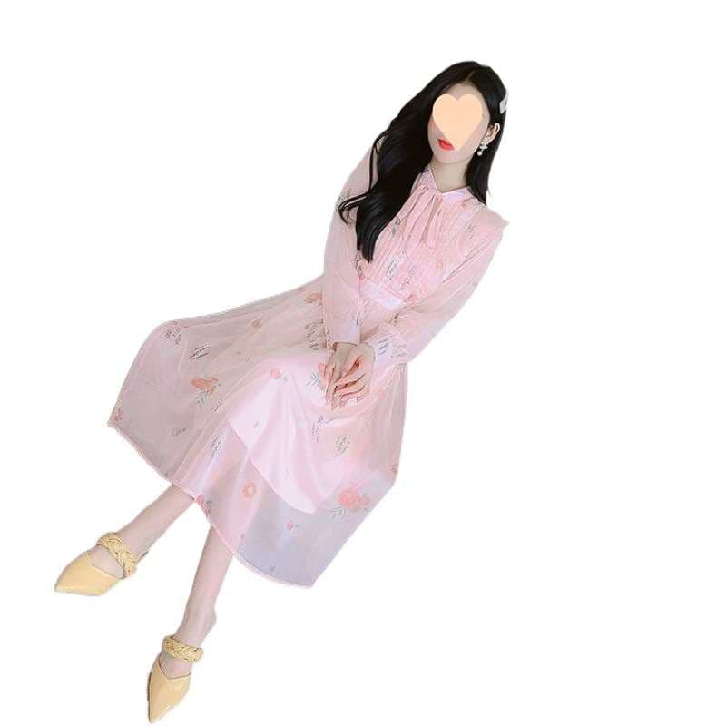 ピンクコーデ 花柄シフォンのピンクワンピース フリル付き