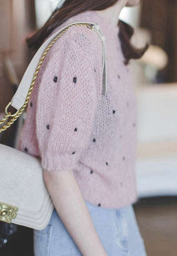 ピンクコーデ ふわふわモヘアドット柄セーター