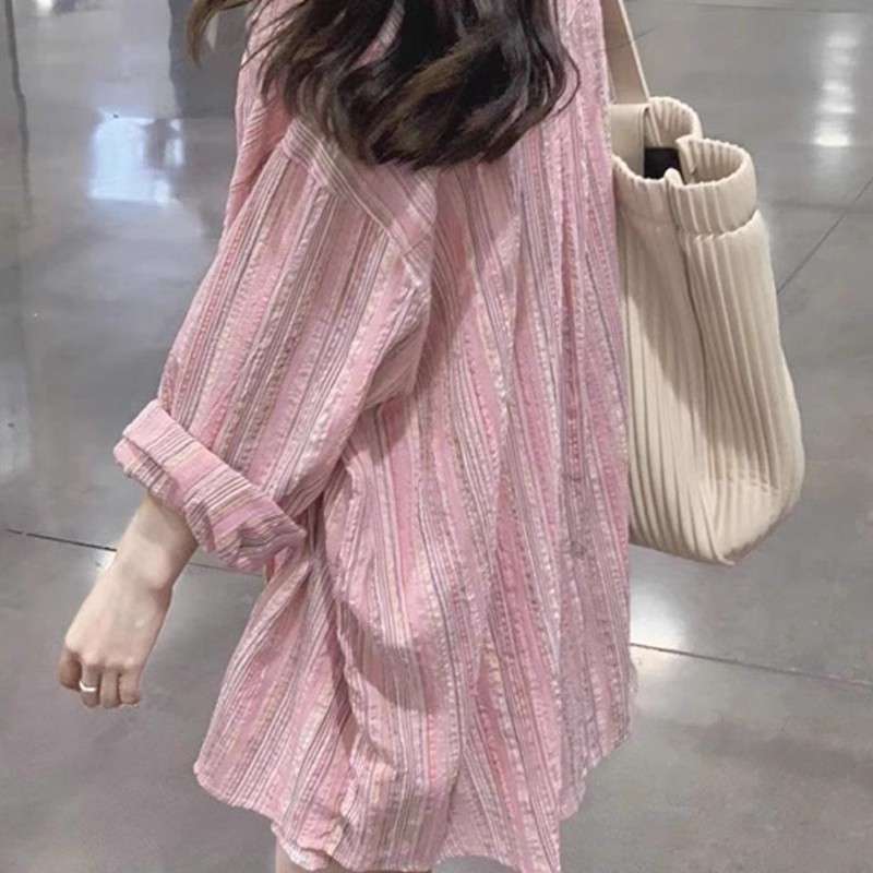 ピンクコーデ ストライプ柄シアー素材オーバーサイズシャツ