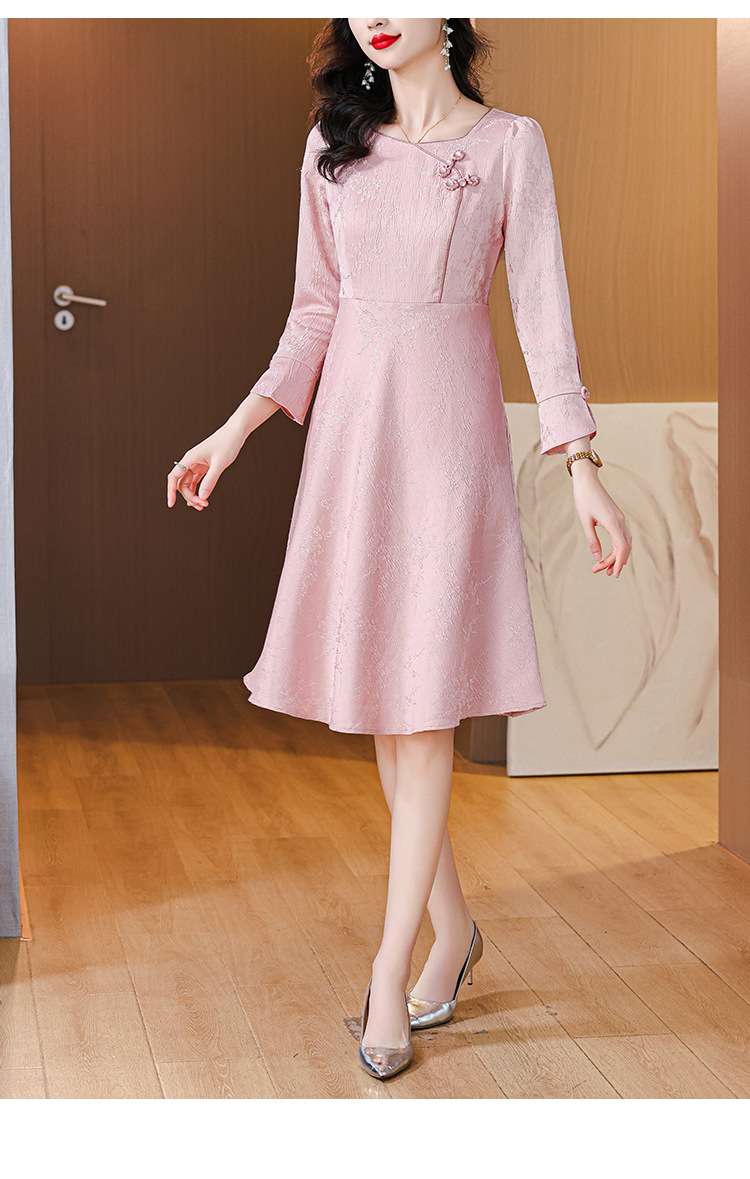 ピンクコーデ 優雅な花飾り 長袖 ピンク ワンピース フォーマル ドレス 上品 エレガント