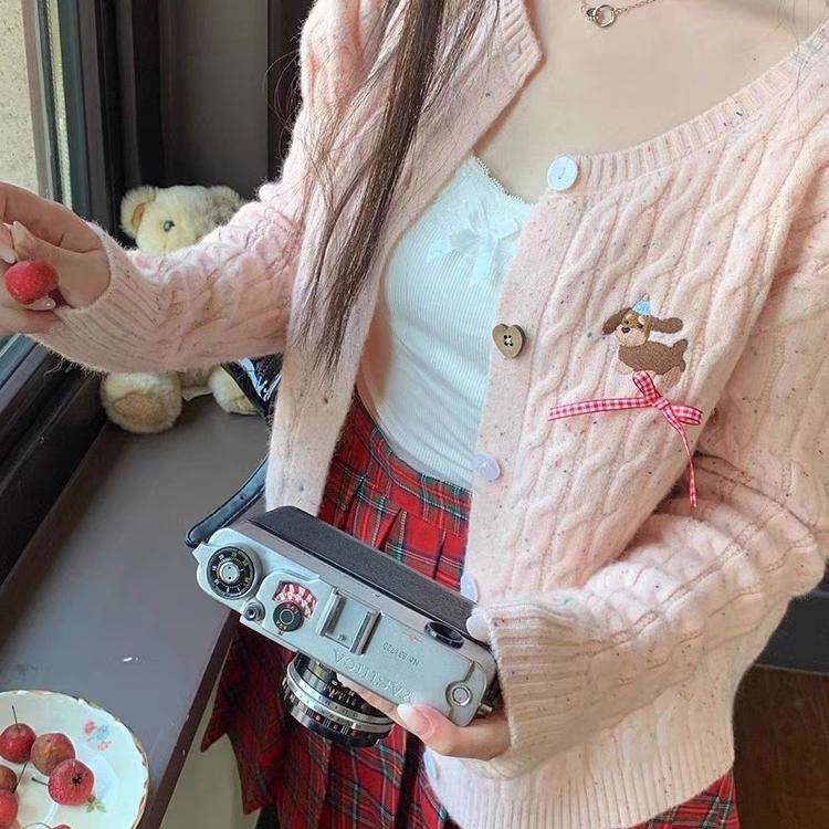 ピンクコーデ ふわもこウサギ刺繍入りケーブル編みカーディガン