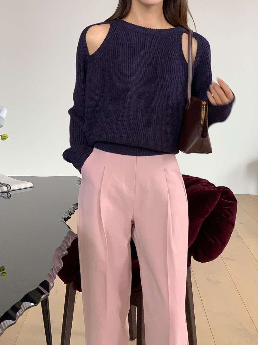 ピンクコーデ ワイドシルエットのきれいめテーパードピンクパンツ