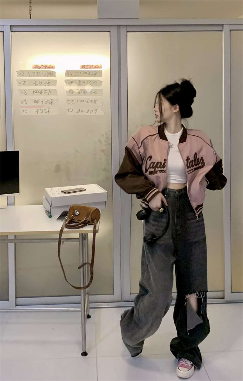 ピンクコーデ スポーティレトロ ボンバージャケット