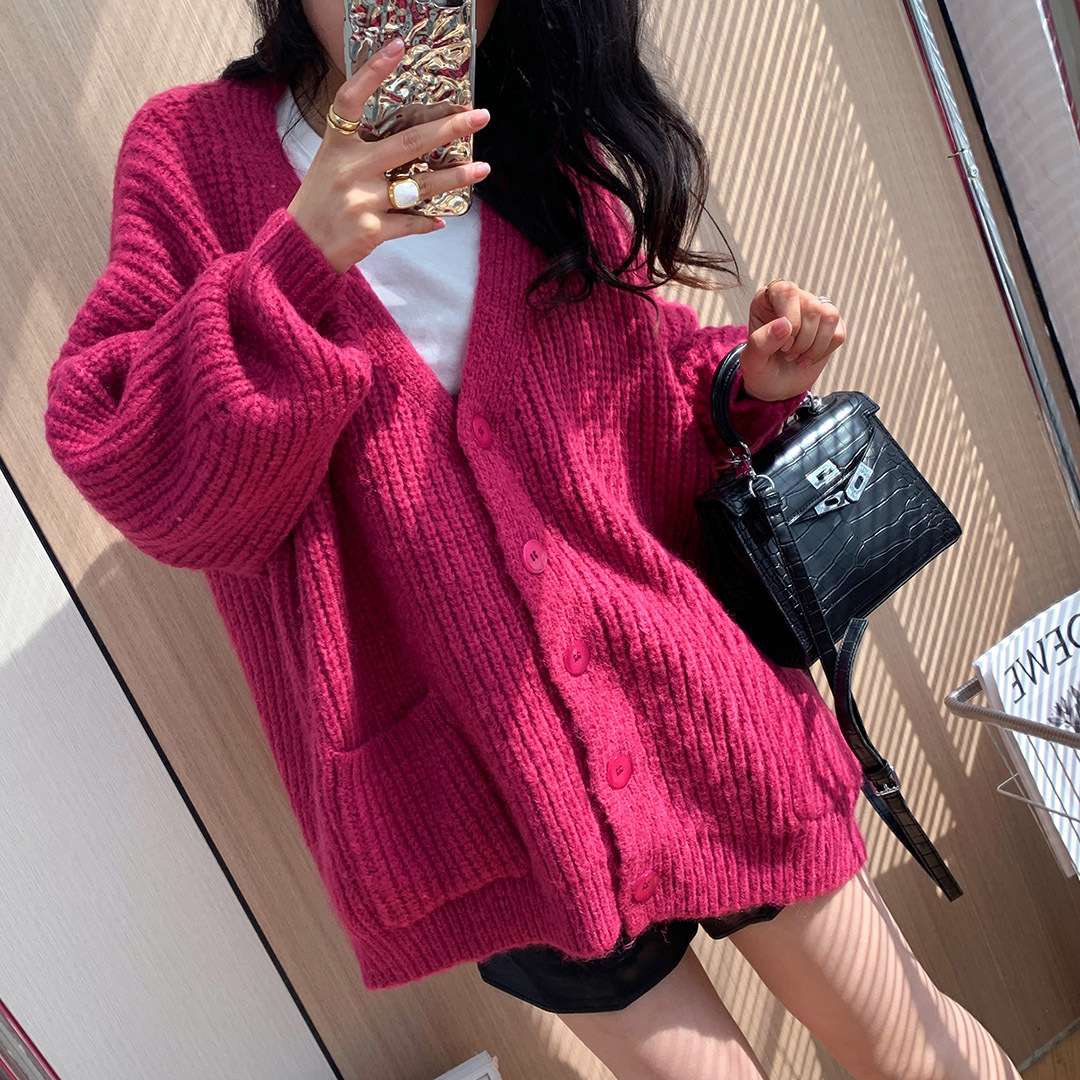 ピンクコーデ ふわもこ オーバーサイズ ビビットピンク ゆったり こなれ感 シンプル 羽織り リブ編み ローゲージニット カーディガン ピンクコーデ