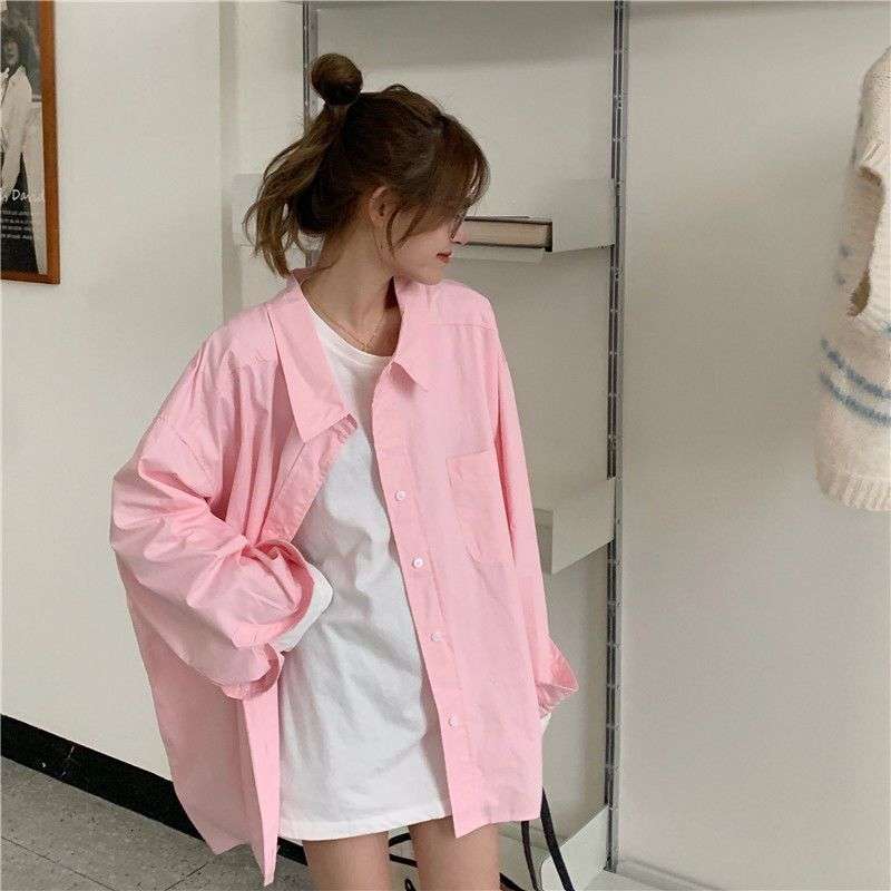 ピンクコーデ ゆったりオーバーサイズピンクシャツ