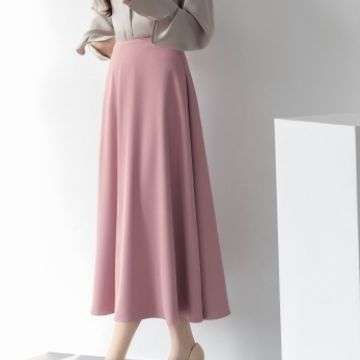 ピンクコーデ エレガントなフレアロングピンクスカート