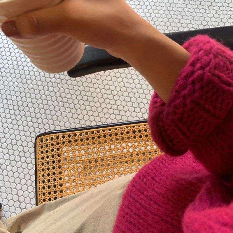 ピンクコーデ ふんわり モヘア風 バルーンニット 柔らか ゆったり リラックス リブ編み ピンクニット 秋冬コーデ
