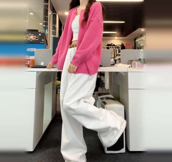 ピンクコーデ ふわもこオーバーサイズニットカーディガン