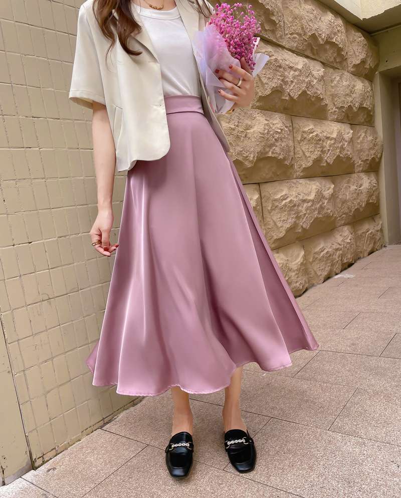 ピンクコーデ 優雅なシルエット 光沢 華やか 上品 Aライン ロング ピンクスカート
