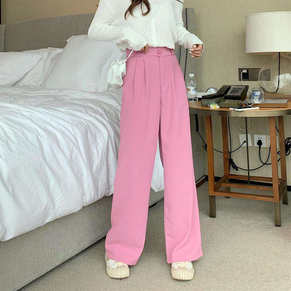 ピンクコーデ ゆったりワイドピンクパンツ リラックスストレート