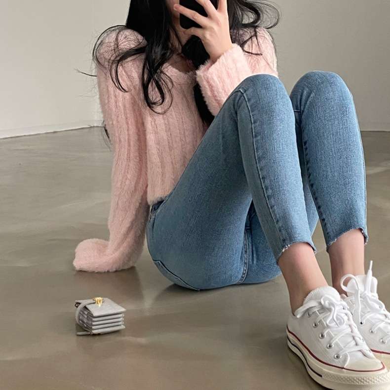 ピンクコーデ ふわもこショート丈ピンクニットトップス