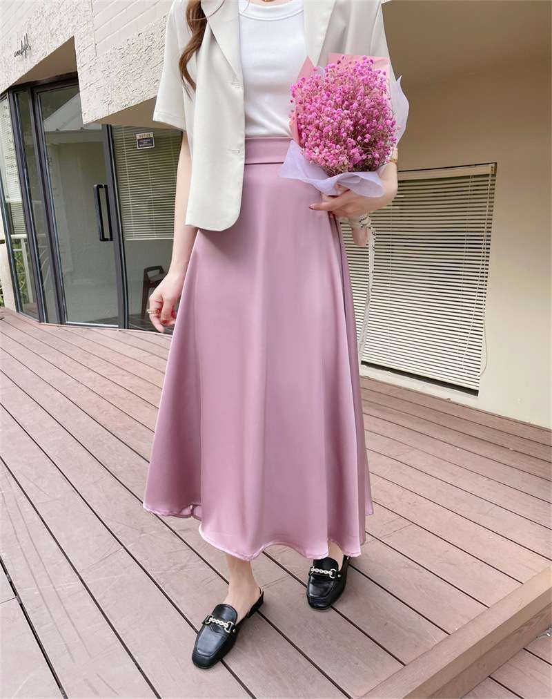 ピンクコーデ 優雅なシルエット 光沢 華やか 上品 Aライン ロング ピンクスカート