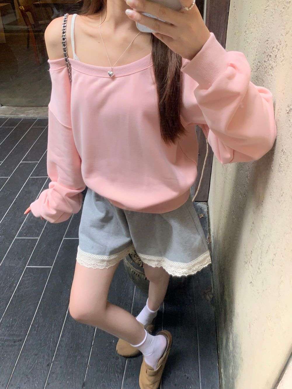 ピンクコーデ オフショルダーワイドスリーブニットピンクトップス