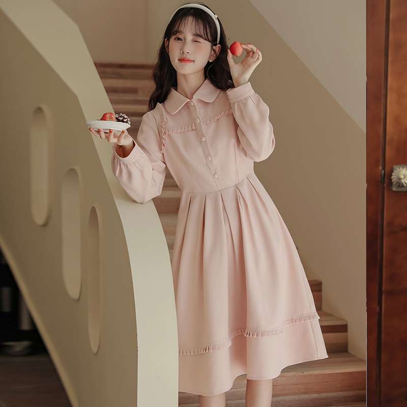 ピンクコーデ フリル襟付きロマンティックピンクワンピース