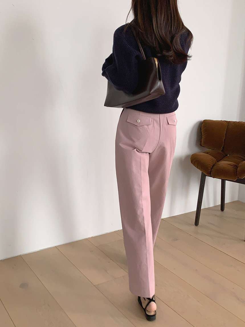 ピンクコーデ ワイドシルエットのきれいめテーパードピンクパンツ