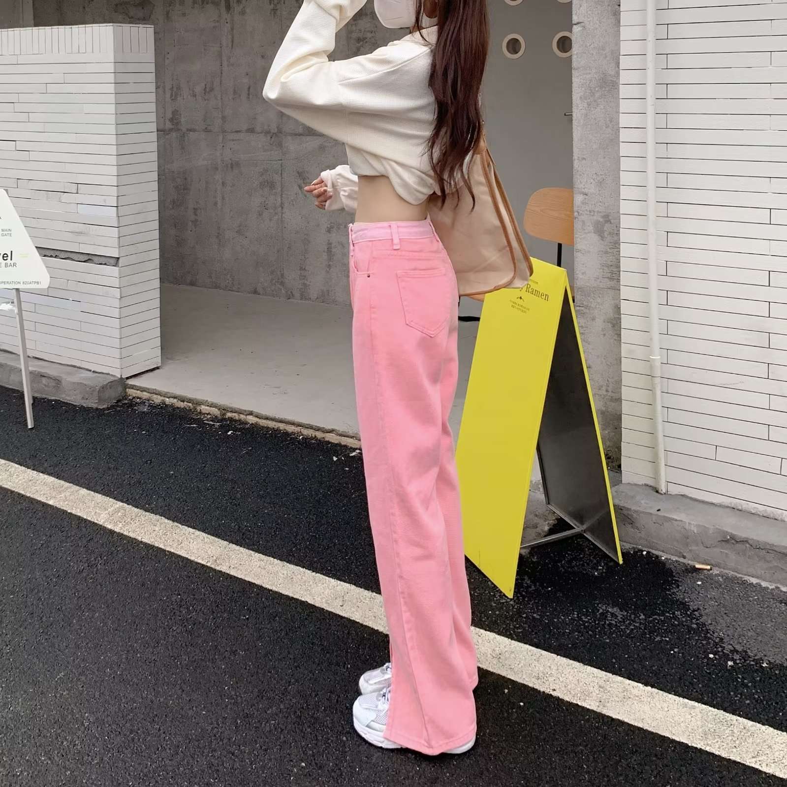 ピンクコーデ スリットフレアストレートピンクパンツ