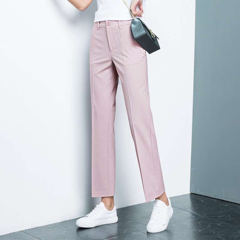 ピンクコーデ すっきりシルエットの美脚テーパードピンクパンツ