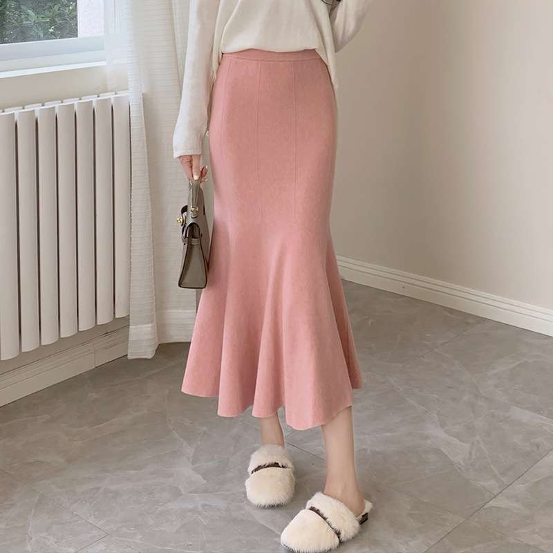 ピンクコーデ しなやか マーメイド ミドル丈 あったか やわらか 女性 スカート