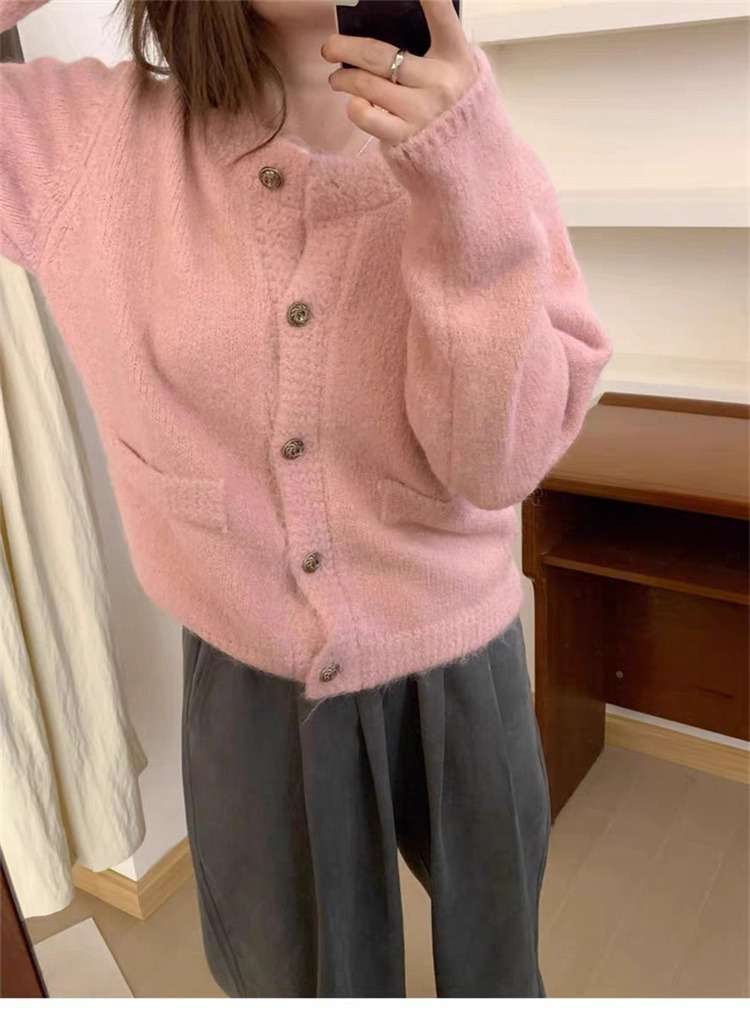 ピンクコーデ ふわもこシンプル ピンクカーディガン