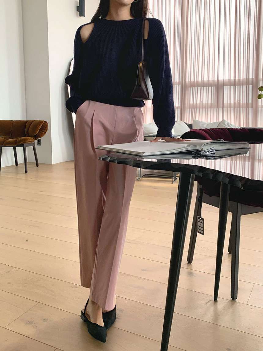 ピンクコーデ ワイドシルエットのきれいめテーパードピンクパンツ