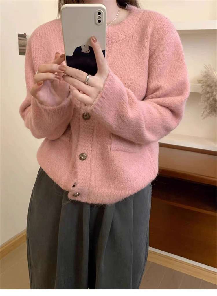 ピンクコーデ ふわもこシンプル ピンクカーディガン