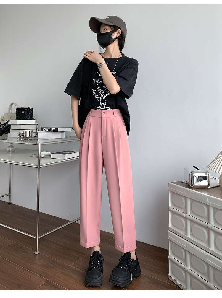 ピンクコーデ ゆったりシルエットのワイドピンクパンツ