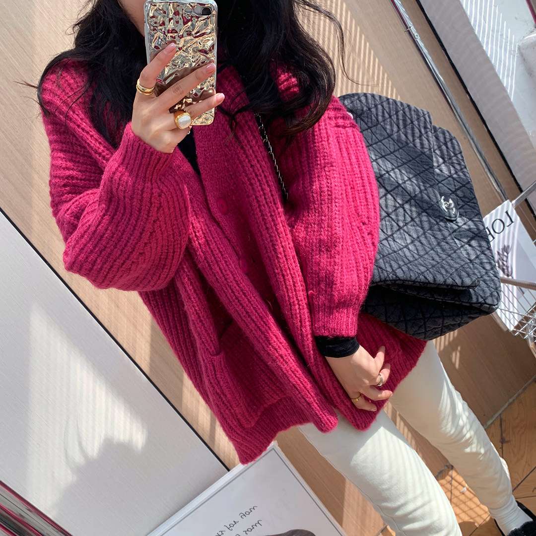 ピンクコーデ ふわもこ オーバーサイズ ビビットピンク ゆったり こなれ感 シンプル 羽織り リブ編み ローゲージニット カーディガン ピンクコーデ