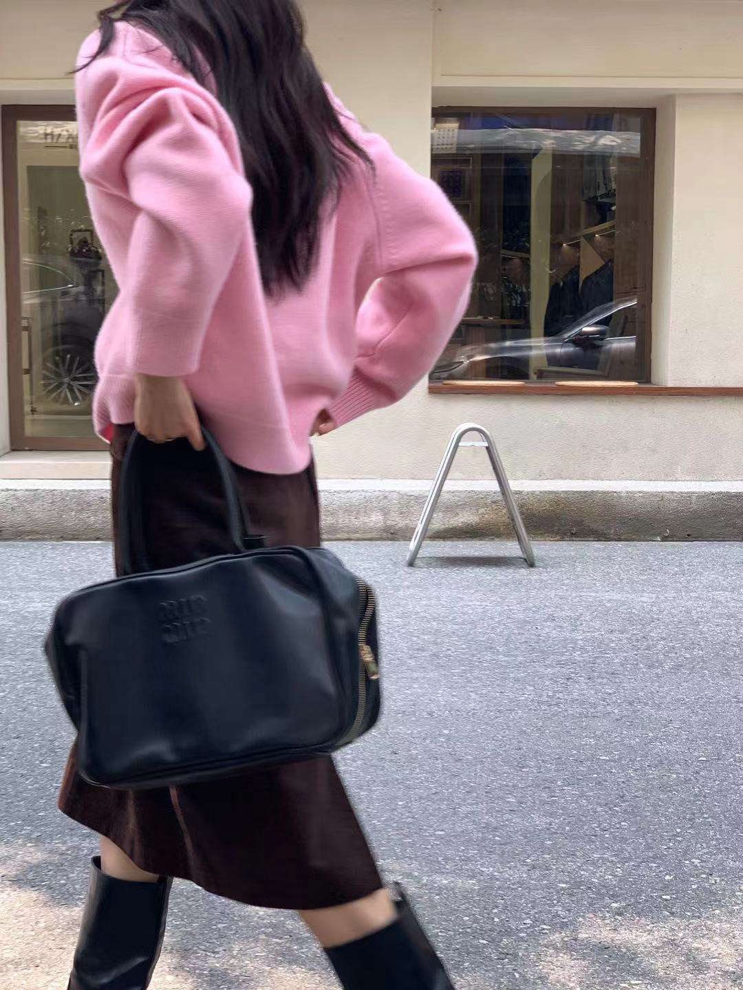 ピンクコーデ ふわもこ ゆるだぼ ゆったり なめらか 着心地 上品 フェミニン カジュアル 着回し ピンクカーディガン ピンクコーデ