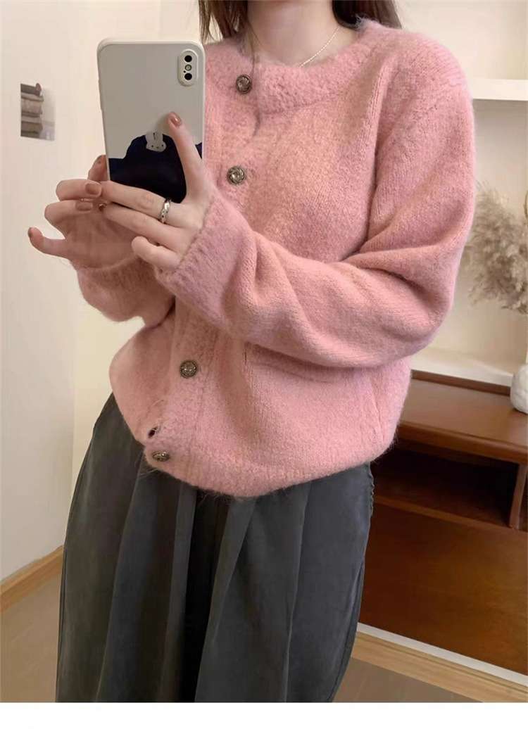 ピンクコーデ ふわもこシンプル ピンクカーディガン