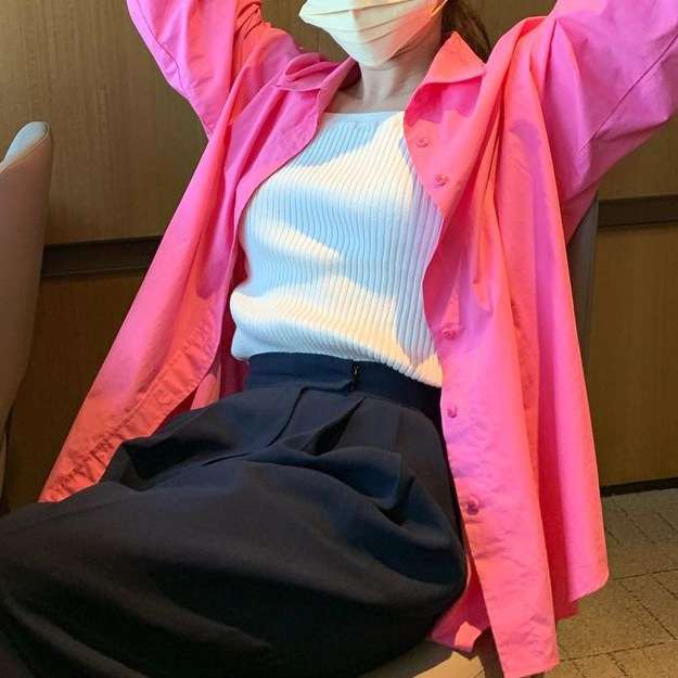 ピンクコーデ ゆったりオーバーシルエットピンクシャツ