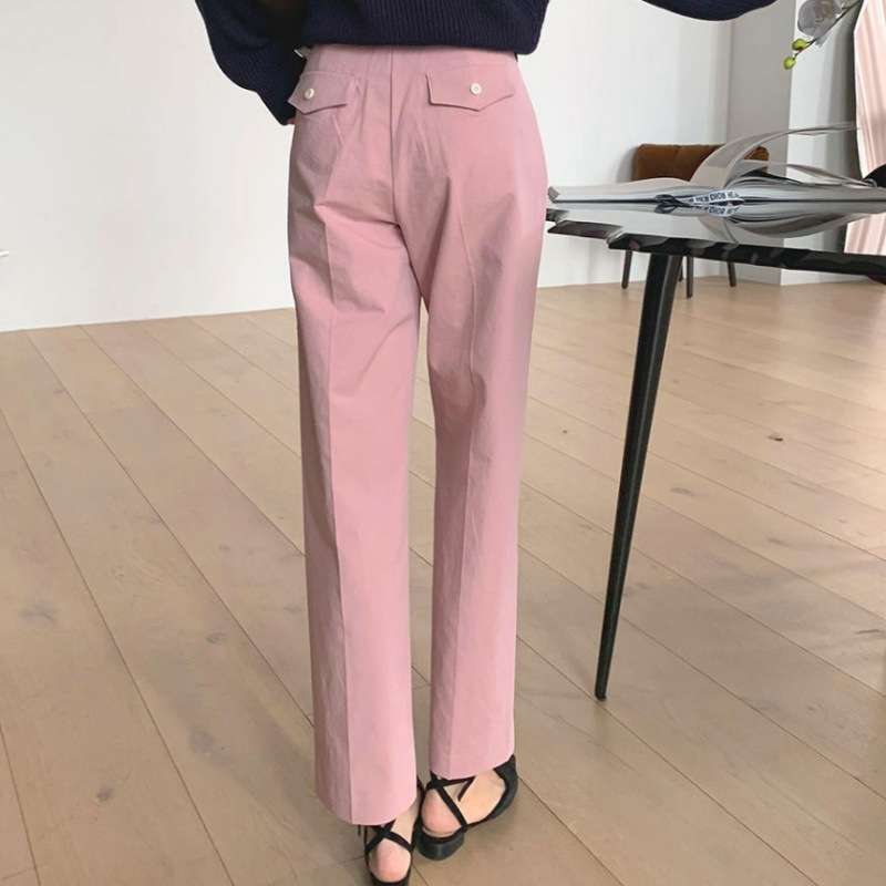 ピンクコーデ ワイドシルエットのきれいめテーパードピンクパンツ