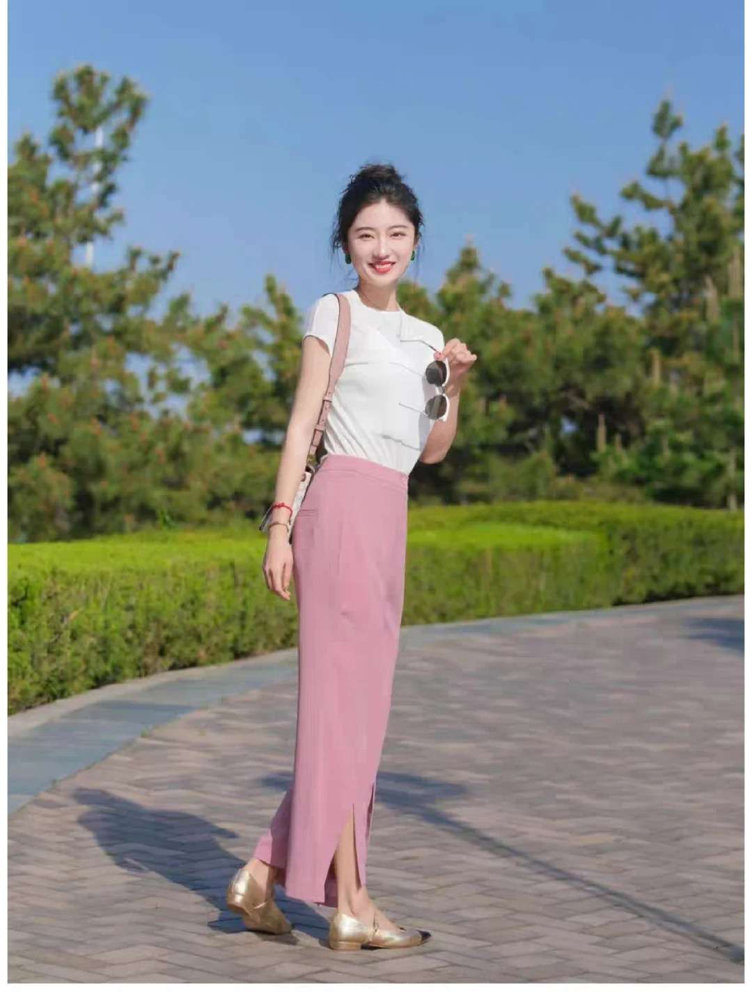 ピンクコーデ ワイドシルエットフレアピンクパンツ