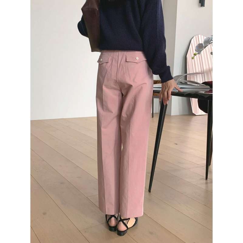 ピンクコーデ ワイドシルエットのきれいめテーパードピンクパンツ