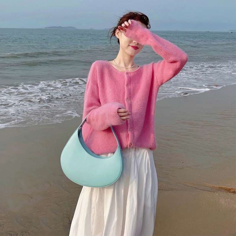 ピンクコーデ ふわもこ海辺カーディガン
