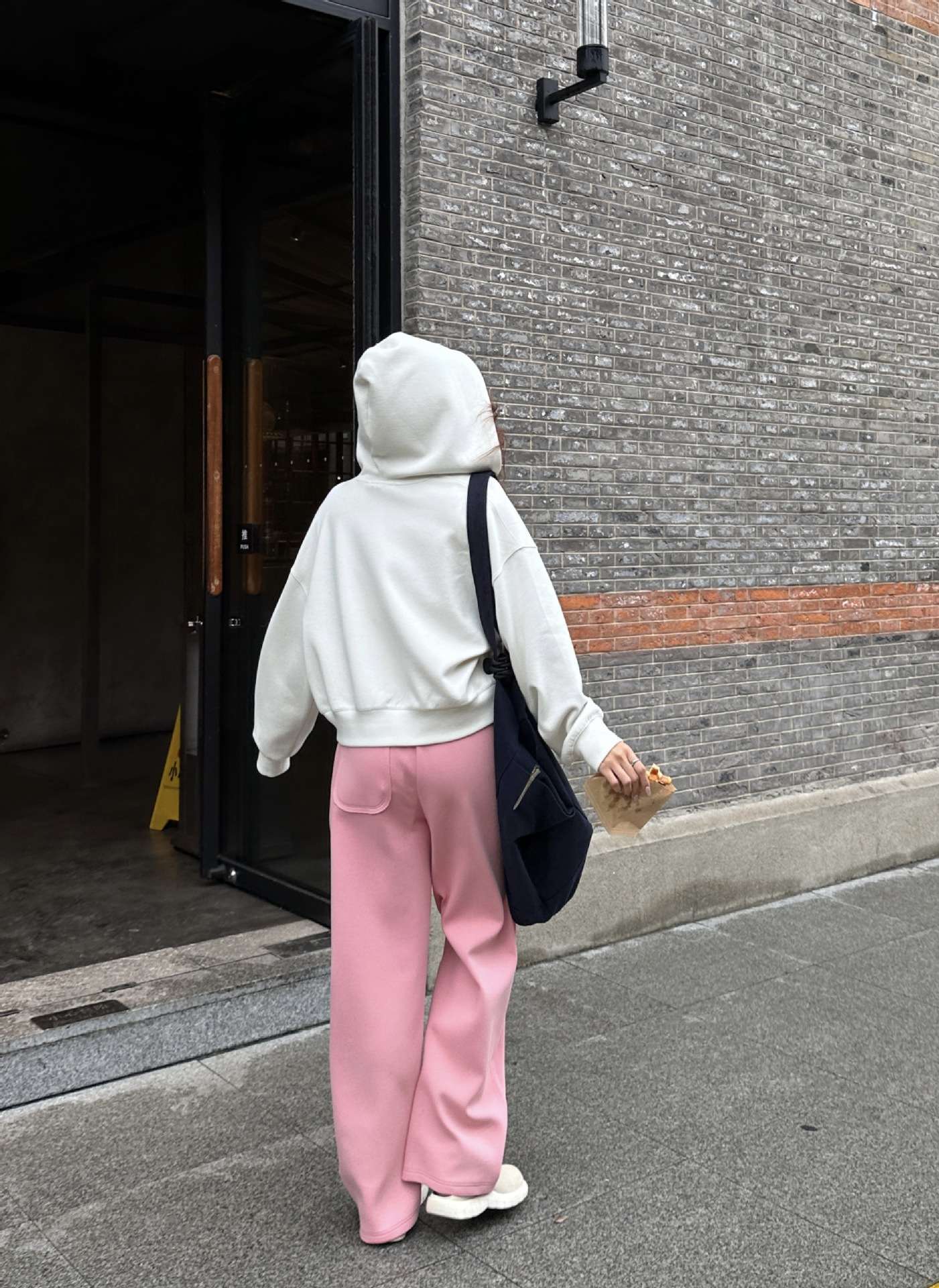 ピンクコーデ ゆるふわリラックス♪ゆったりワイドピンクパンツ