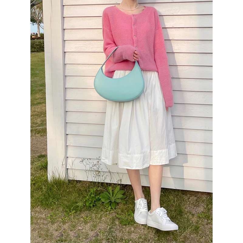 ピンクコーデ ふわもこ海辺カーディガン