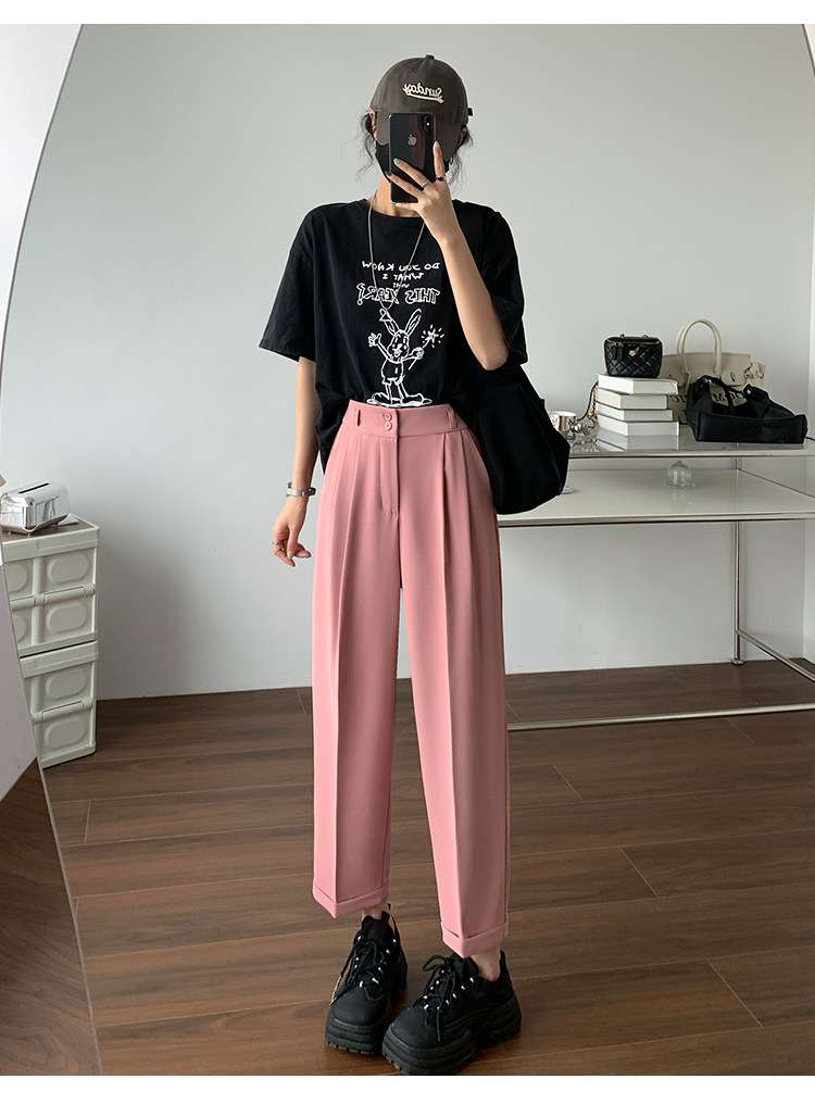 ピンクコーデ ゆったりシルエットのワイドピンクパンツ