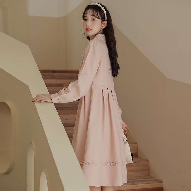 ピンクコーデ フリル襟付きロマンティックピンクワンピース