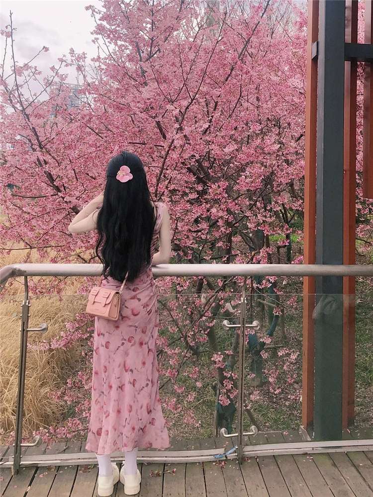 ピンクコーデ 優雅な花柄シフォンロングワンピース