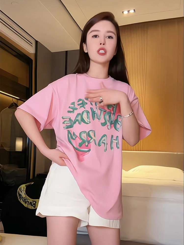 ピンクコーデ ストリートロゴプリント オーバーサイズTシャツ